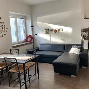 Apartment Near The Pond, Prag