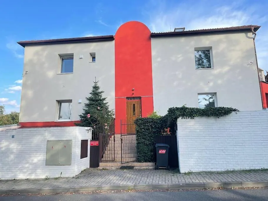 Apartment Bajecne Ubytovani Ve Vile S Bazenem A Terasou. Prague